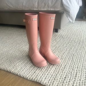 Women’s pink Hunter rain boots l Size 7